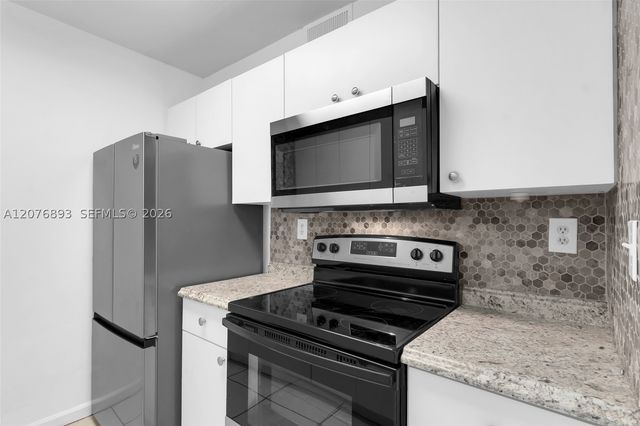 7100 Fairway Dr K11, Miami Lakes, FL 33014
