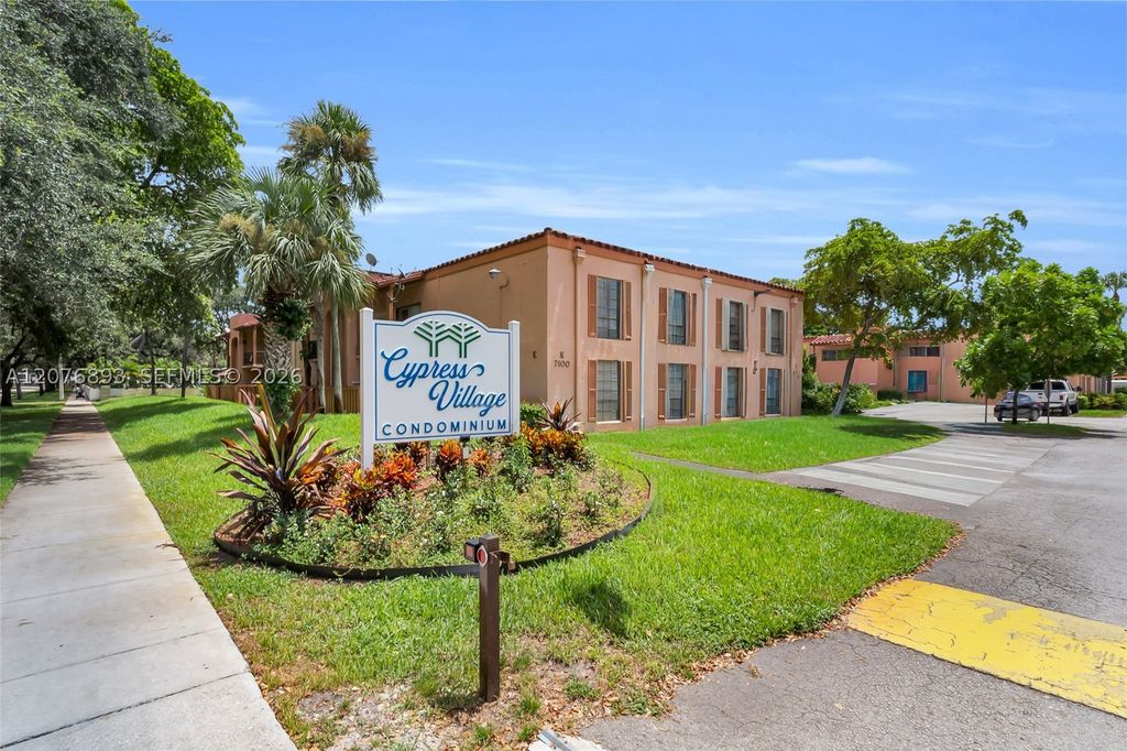 7100 Fairway Dr K11, Miami Lakes, FL 33014