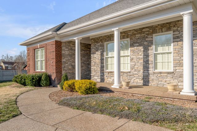 326 Foxtail Road, Versailles, KY 40383