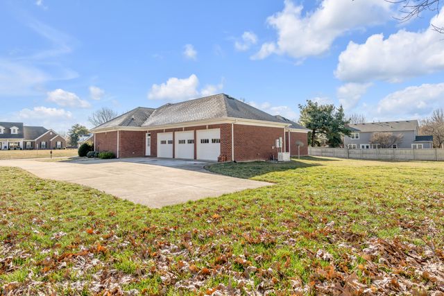 326 Foxtail Road, Versailles, KY 40383
