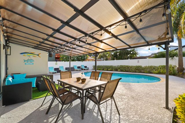 15881 SW 8th Avenue, Delray Beach, FL 33444