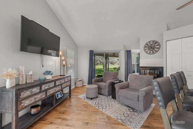 1137 St Andrews Court, Algonquin, IL 60102