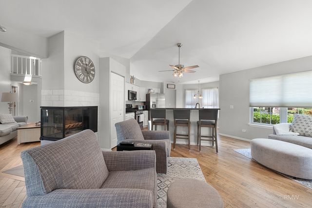 1137 St Andrews Court, Algonquin, IL 60102