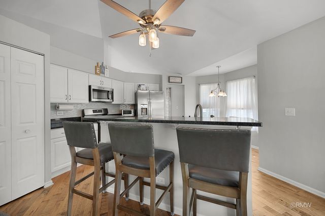 1137 St Andrews Court, Algonquin, IL 60102