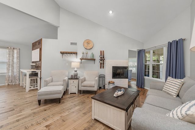 1137 St Andrews Court, Algonquin, IL 60102
