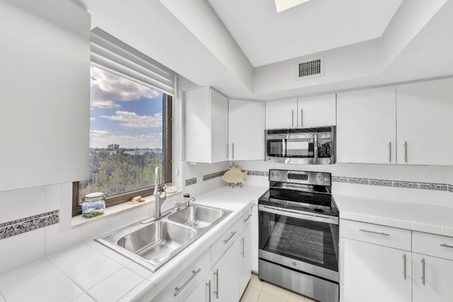 5380 N Ocean Drive 4a, Singer Island, FL 33404