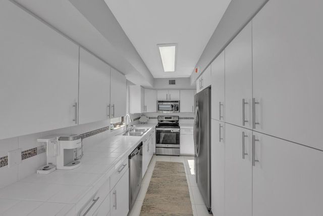 5380 N Ocean Drive 4a, Singer Island, FL 33404