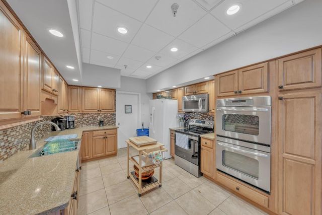 5380 N Ocean Drive 4a, Singer Island, FL 33404