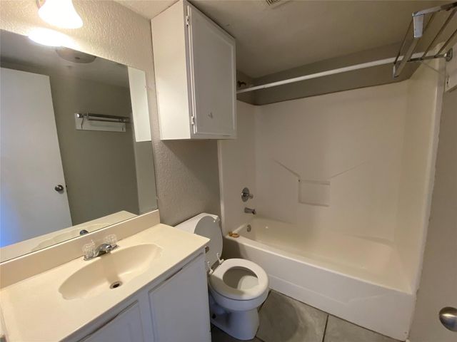 701 W Sycamore Street 209, Denton, TX 76201