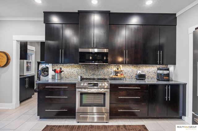 17305 Welch Circle, Omaha, NE 68135