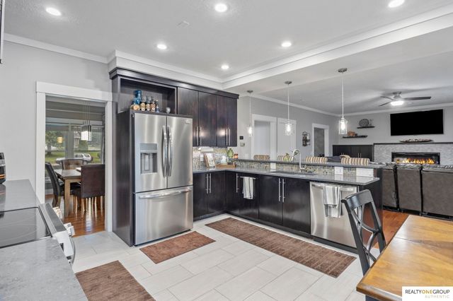 17305 Welch Circle, Omaha, NE 68135