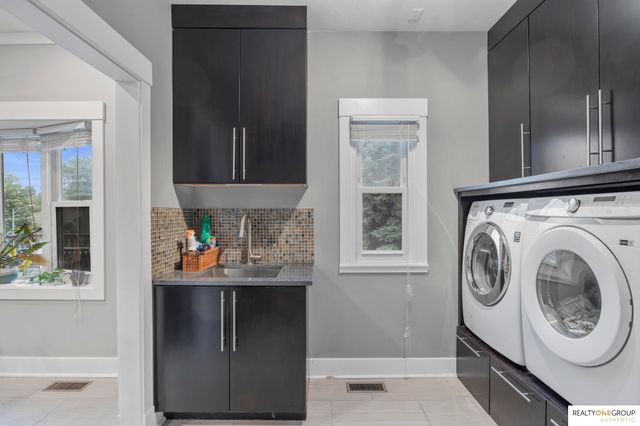 17305 Welch Circle, Omaha, NE 68135