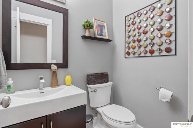 17305 Welch Circle, Omaha, NE 68135