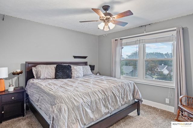 17305 Welch Circle, Omaha, NE 68135