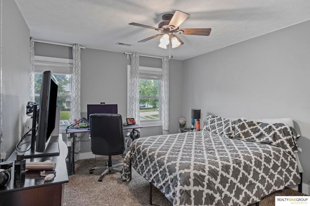 17305 Welch Circle, Omaha, NE 68135