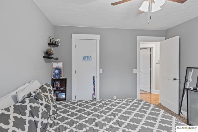 17305 Welch Circle, Omaha, NE 68135