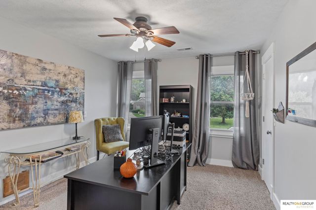 17305 Welch Circle, Omaha, NE 68135