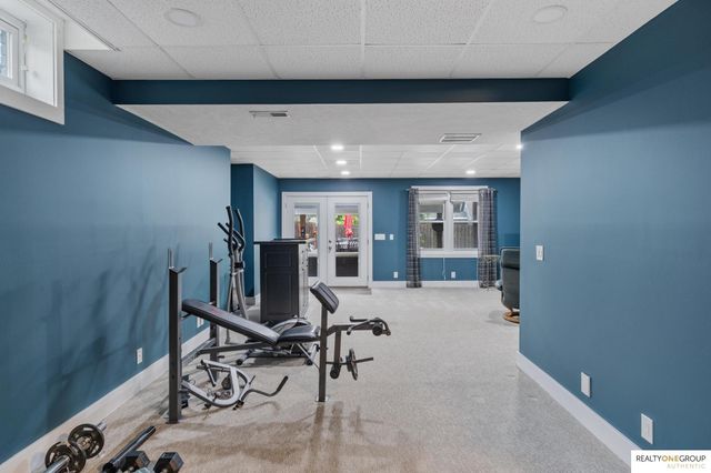 17305 Welch Circle, Omaha, NE 68135