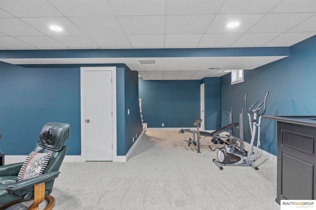17305 Welch Circle, Omaha, NE 68135