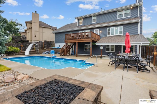 17305 Welch Circle, Omaha, NE 68135