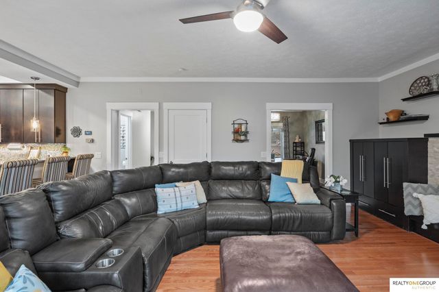 17305 Welch Circle, Omaha, NE 68135