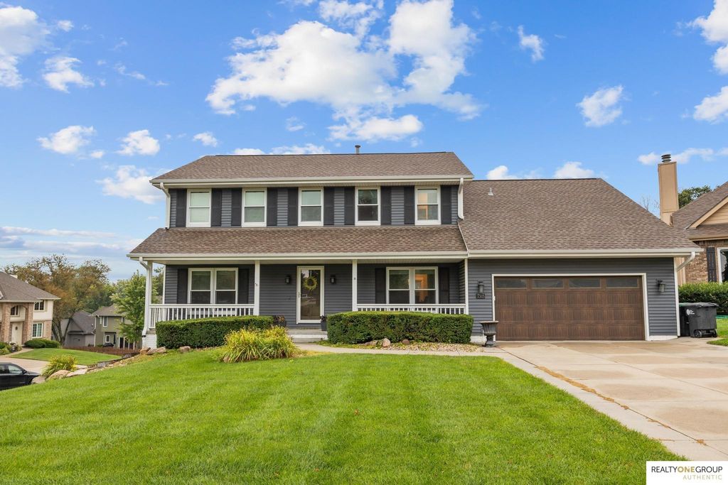 17305 Welch Circle, Omaha, NE 68135