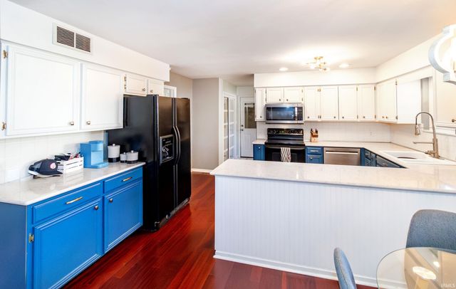 8188 Sycamore Drive, Newburgh, IN 47630