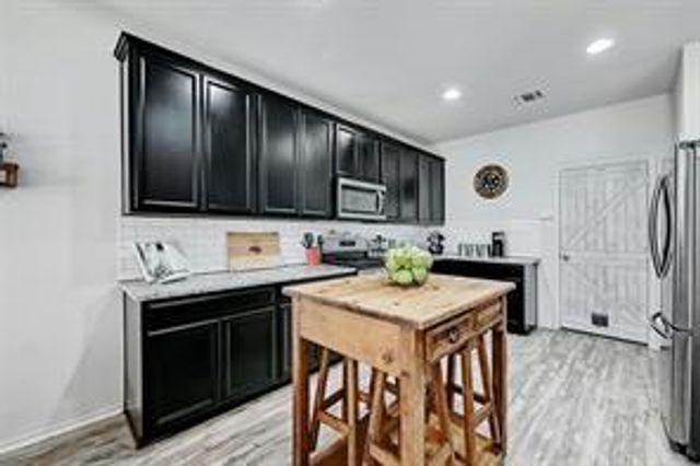 165 Satsuma DR, Buda, TX 78610