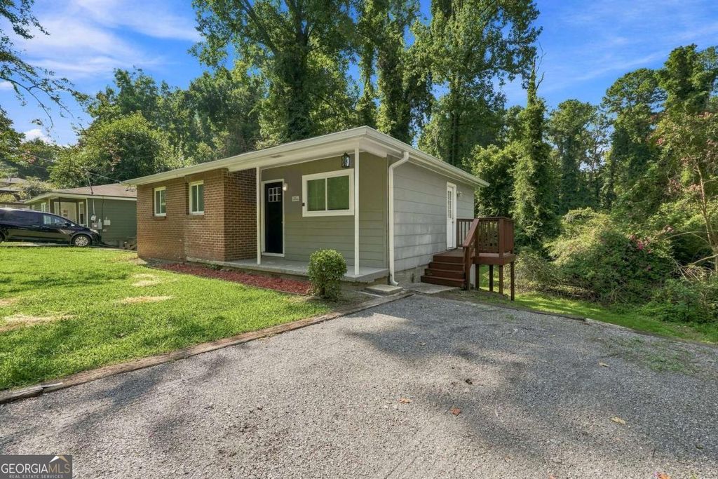 2889 Delray Drive NW, Atlanta, GA 30318