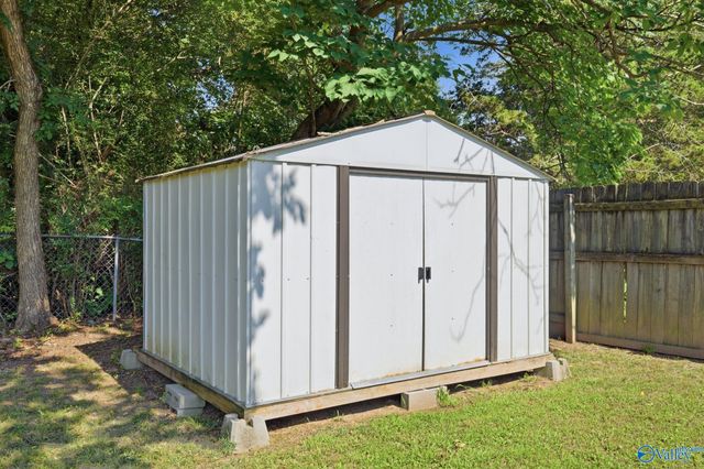 802 Cooper Lane, Hartselle, AL 35640