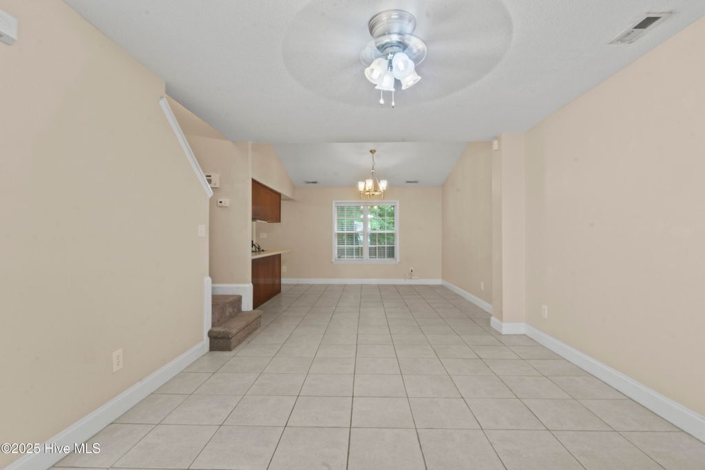 212 Winners Circle S, Jacksonville, NC 28546