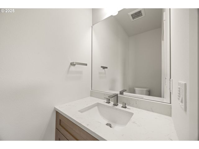 5860 N MISSOURI Ave 1, Portland, OR 97217