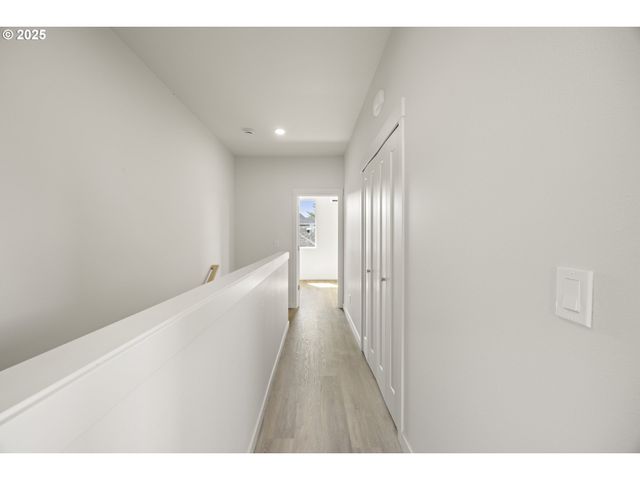 5860 N MISSOURI Ave 1, Portland, OR 97217