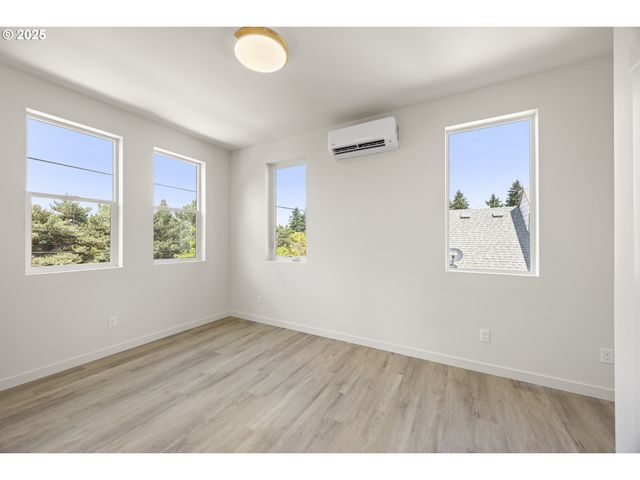 5860 N MISSOURI Ave 1, Portland, OR 97217