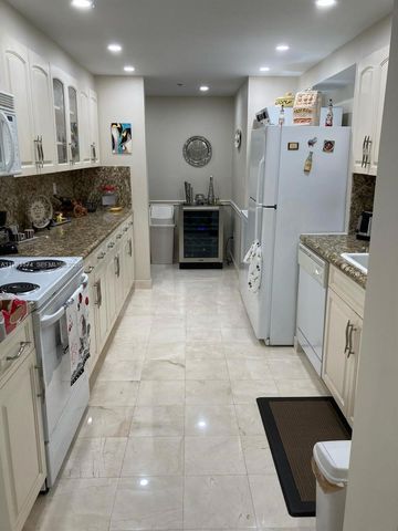 3200 Collins Ave 10-1, Miami Beach, FL 33140