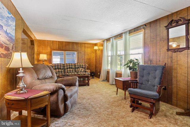 985 VALLEY VIEW RD, Hellam, PA 17406