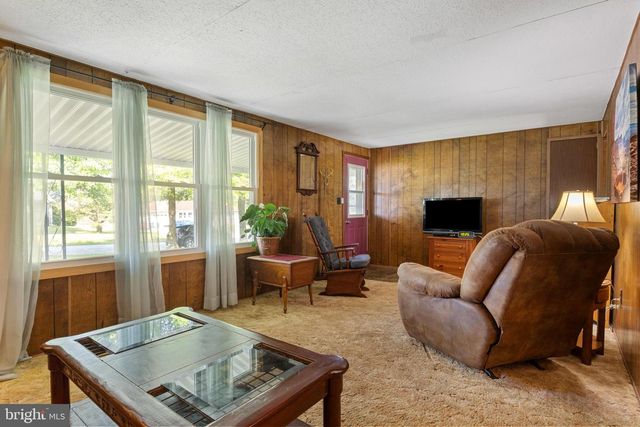 985 VALLEY VIEW RD, Hellam, PA 17406