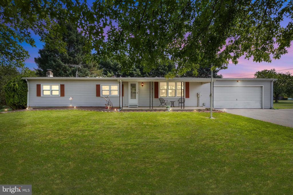 985 VALLEY VIEW RD, Hellam, PA 17406