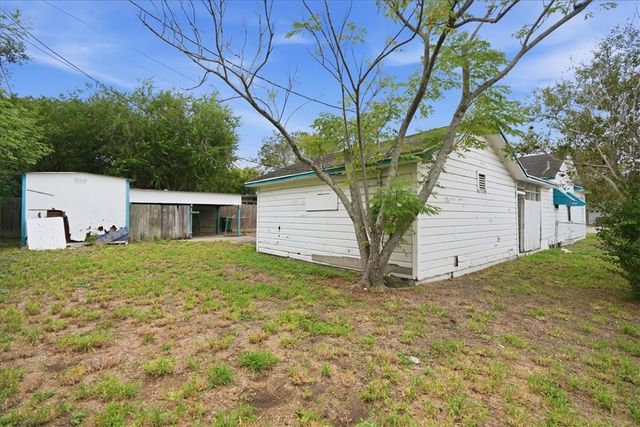 4002 Lamont St, Corpus Christi, TX 78411