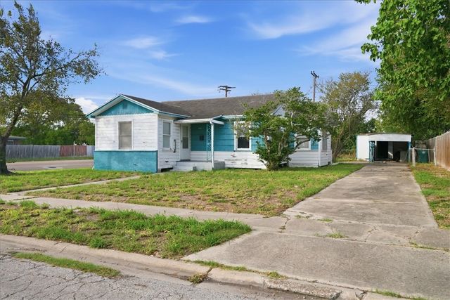 4002 Lamont St, Corpus Christi, TX 78411
