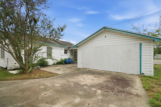 4002 Lamont St, Corpus Christi, TX 78411