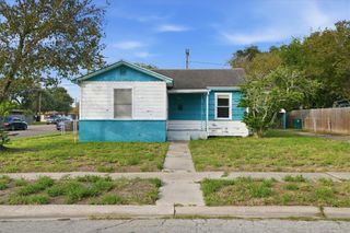 4002 Lamont St, Corpus Christi, TX 78411