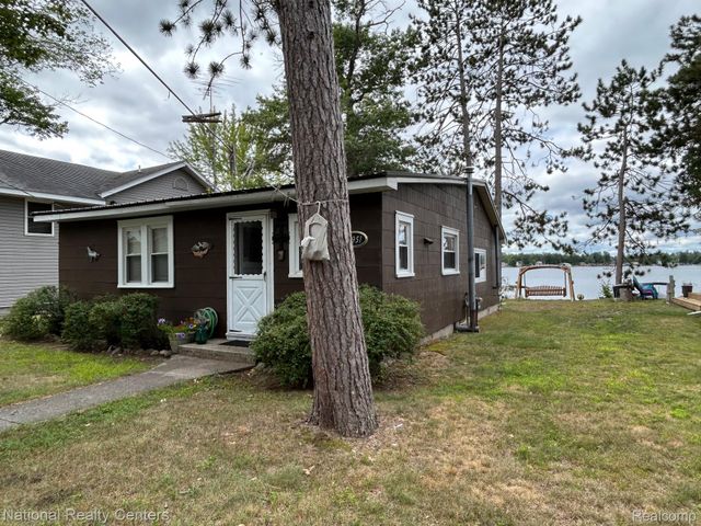 4951 Kokosing Road, Plainfield Township, MI 48739