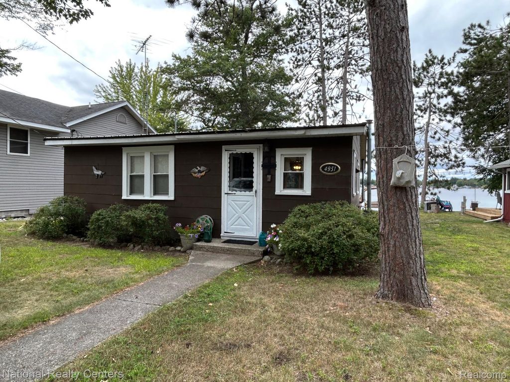 4951 Kokosing Road, Plainfield Township, MI 48739