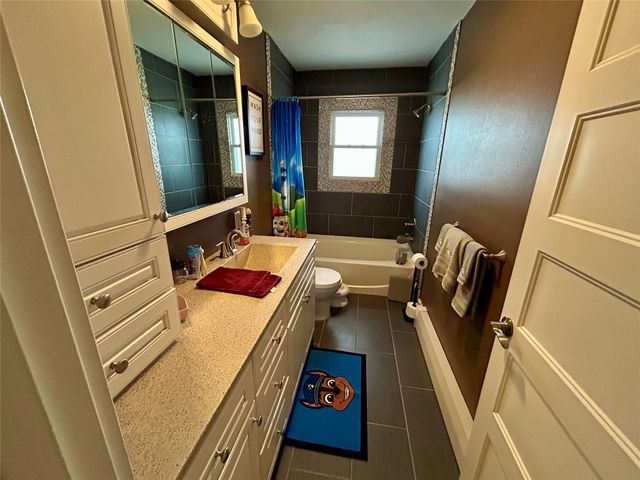 310 S. 8th Street, Chariton, IA 50049