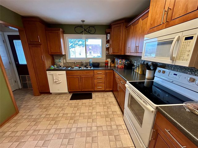 310 S. 8th Street, Chariton, IA 50049