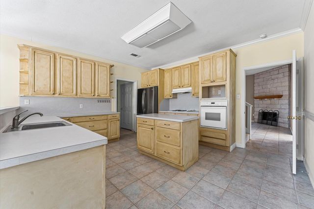 400 Homeyer Mountain Road, Burton, TX 77835