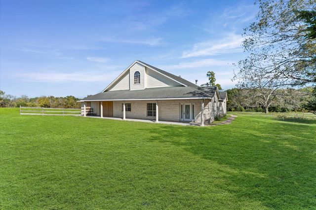 400 Homeyer Mountain Road, Burton, TX 77835