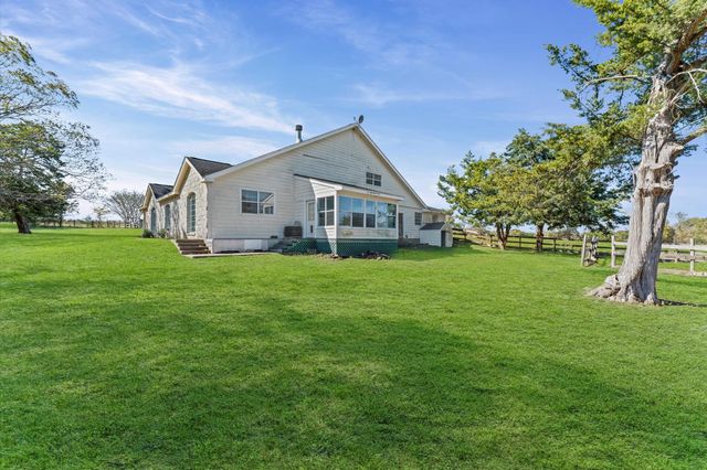 400 Homeyer Mountain Road, Burton, TX 77835