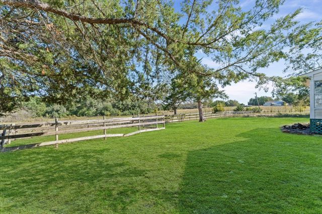 400 Homeyer Mountain Road, Burton, TX 77835